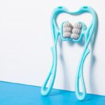 Multifunctional Manual Six-wheel Neck Massager Massage Relieve Roller Massage Tool - Image 2